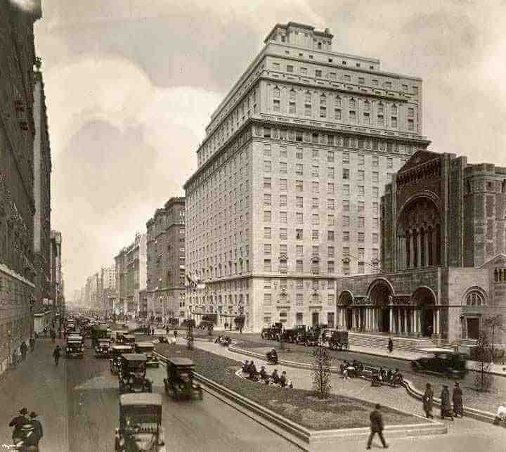 New York’s Park Avenue once included a walkable park lane