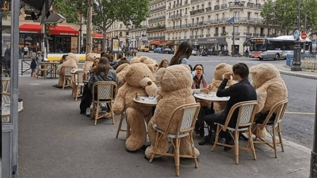 Giant teddy bears enforce social distancing in Paris cafe
