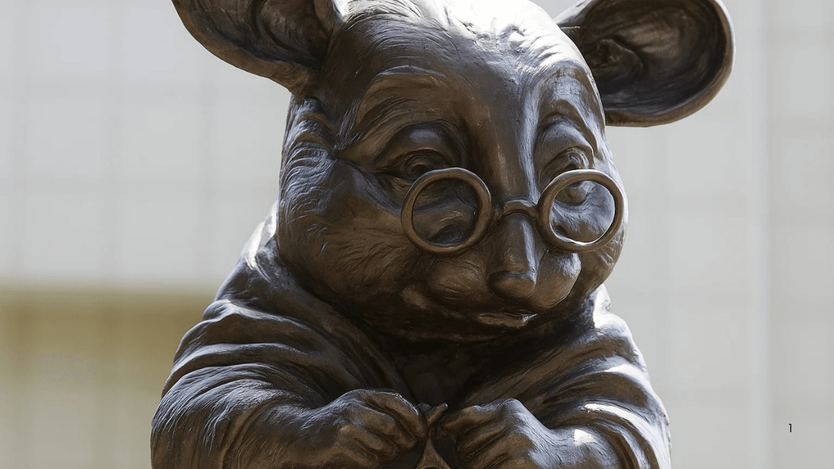 The bronze mouse knitting DNA isn’t just cute. It’s a reckoning.